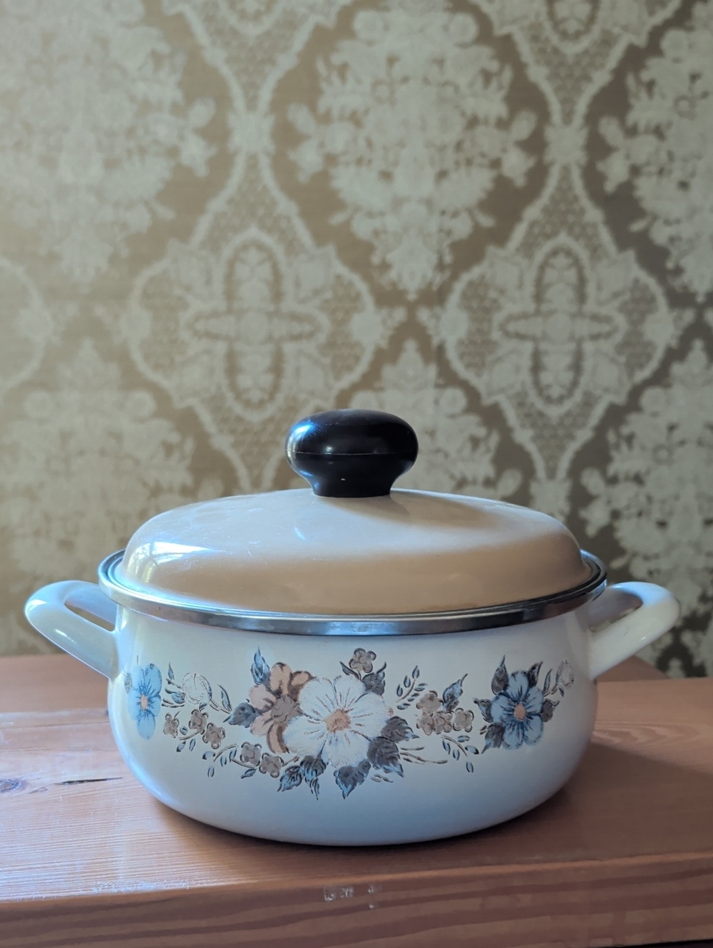vintage Crowning Enamel stock pot 70s "Spring Bouquet" floral pattern Casserole